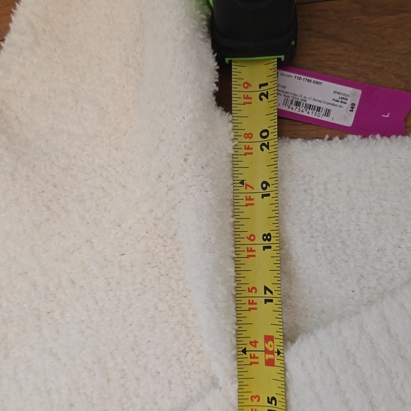 AMBRIELLE BRAND WOMEN'S "POLAR BEAR" WHITE WARM, SOFT ROBE SIZE LARGE - Picture 9 of 16